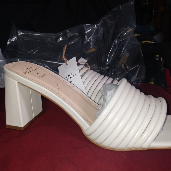 NWT One Planet by Qupid Ivory color sandals size 8 - Picture 5 of 5